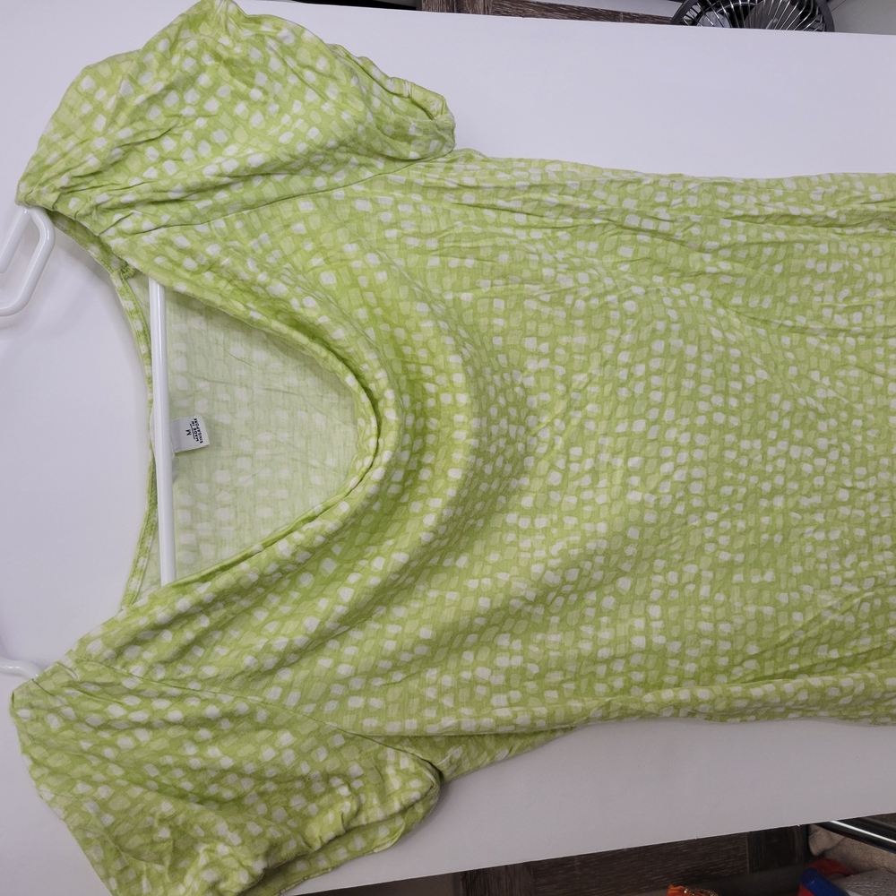 Banana Republic Green Fitted Blouse with Rounded Neckline